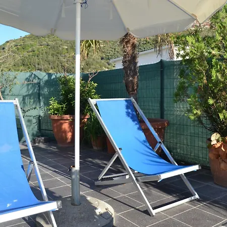 Seaview Penthouse Terrace & Garage Apartment *