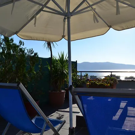 Seaview Penthouse Terrace & Garage Appartamento